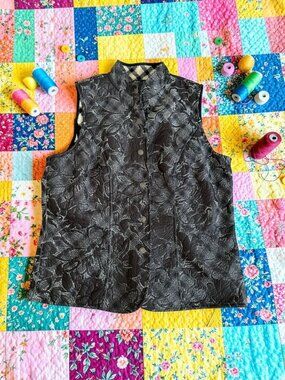 COLDWATER CREEK Black Gray Floral Vest Size Medium